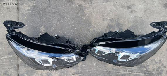 Peugeot 208 çıkma ön far