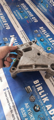 Passat b8 şanzıman alt blraketi