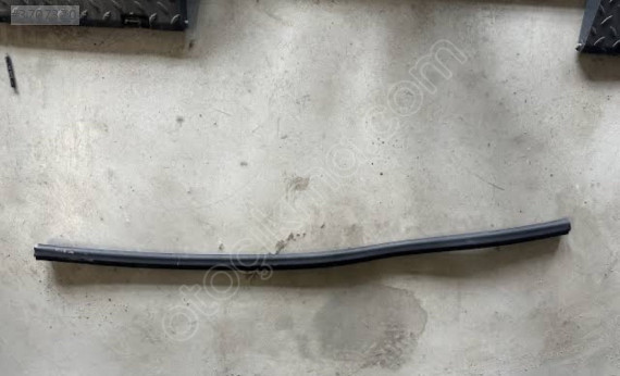 Peugeot 2008 ön panel üst fitili 9839872880