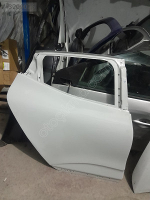 Clio 5 sağ arka kapı