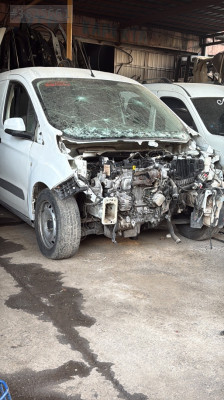 Ford Courier şanzıman altı ileri