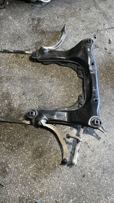 AUDİ A4 B6 ORİJİNAL ÇIKMA TRAVERS