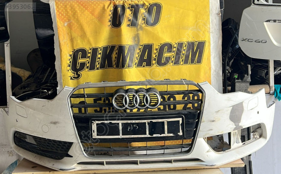 Audi A5 ön tampon 8T0807437AD