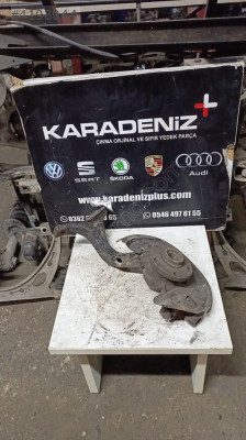 AUDİ PASSAT A4 ÇIKMA TAŞIYICI ÖN SAĞ 82M - 8D0407258AR