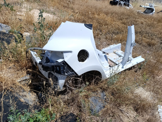 Clio 4 sağ arka çamurluk