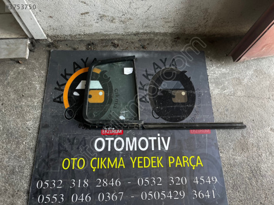Renault Clio 2 Sağ Arka Kelebek Camı Orjinal Çıkma