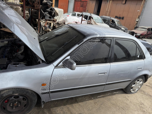 Toyota corolla 1999 - 2002 sol ön kapı hatasız