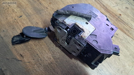 Renault Fluance Sol Ön Kapı Kilit 205030020R