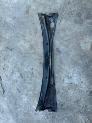 RENAULT KANGOO ÖN CAM IZGARASI