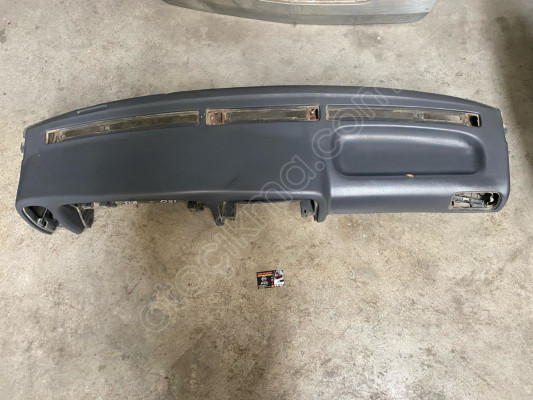 Nissan D21 Skystar 2.7 Orjinal Torpido (Göğüslük)1997-Sonrası