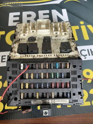 Renault Megan 1  sigorta kutusu orijinal