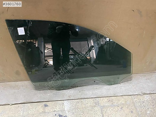VW TOUAREG SAĞ ÖN KAPI CAMI