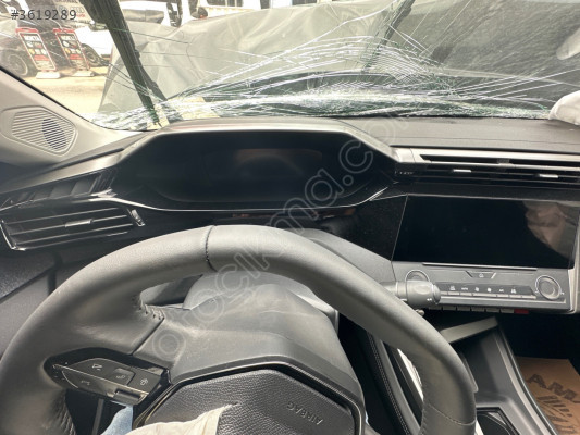 Peugeot 408 gösterge paneli