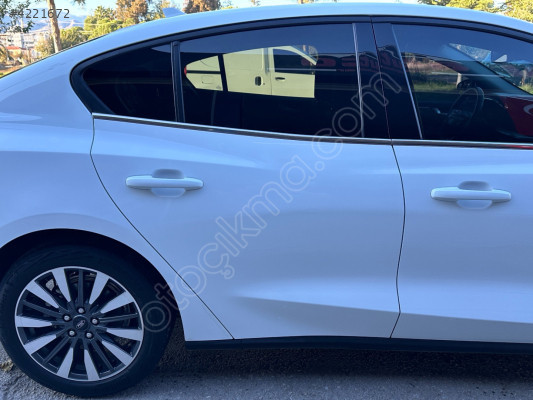 FORD FOCUS SAĞ ARKA KAPI ( BEYAZ - HATASIZ )