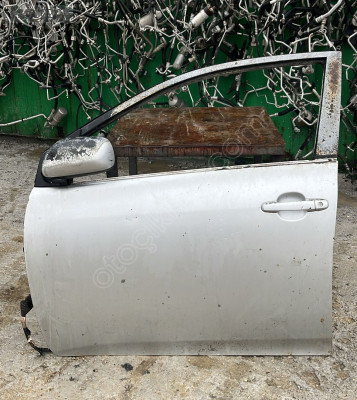 TOYOTA COROLLA SOL ÖN KAPI ÇIKMA