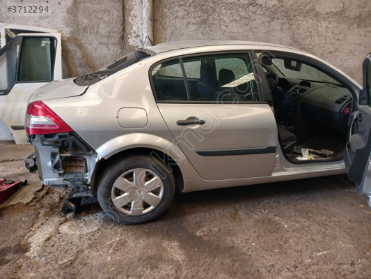 RENAULT MEGANE 2 ARKA DİNGİL ÇIKMA