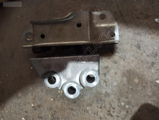 Fiat EGEA 1.4 benzinli sağ motor kulağı