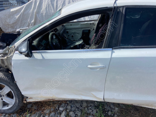 JETTA ÖN SOL KAPI