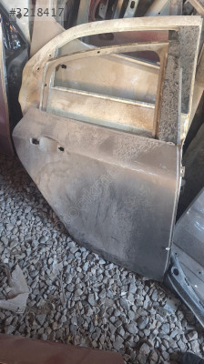 Peugeot 208 sağ arka kapı çıkma