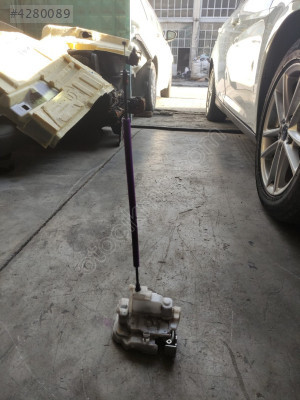 519839440 Fiat egea kapı Kilidi