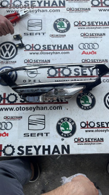 Volkswagen Passat b8.5 sağ ön far gündüz ledi far iç çerçevesi