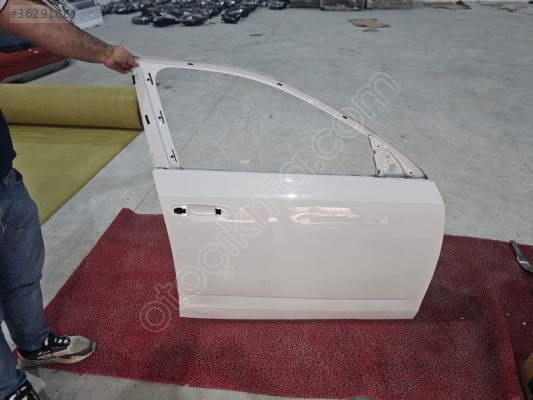 2013/2019 SKODA OCTOVIA BEYAZ SAĞ ÖN KAPI ORJINAL GÖÇÜKLÜK