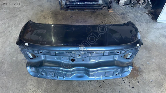 Megane 4 arka bağaj kapağı