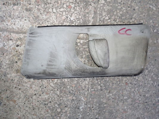 3C8868313 08-16 PASSAT CC ORJ ÇIKMA ORTA DİREK KAPLAMA SOL