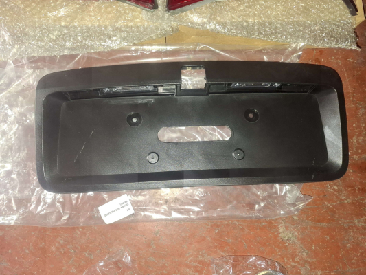 ÖZMEN OPEL VECTRA B MAKYAJLI ARKA BAGAJ PLASTİĞİ PLAKALIK