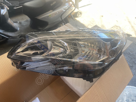 Peugeot 3008 sol ön far lambası