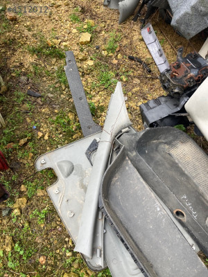 Renault Trafic direk pilastigi sağ