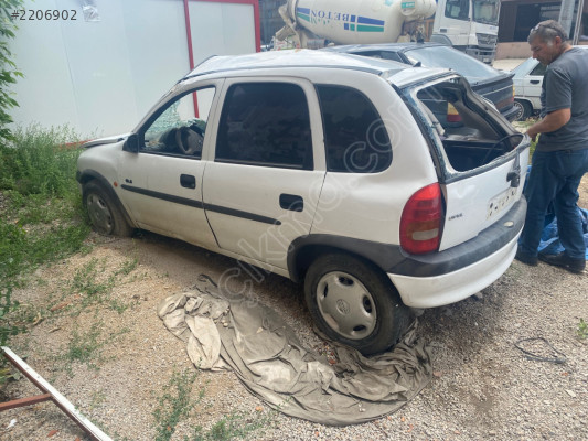 Corsa. B. Sol arka  kapı