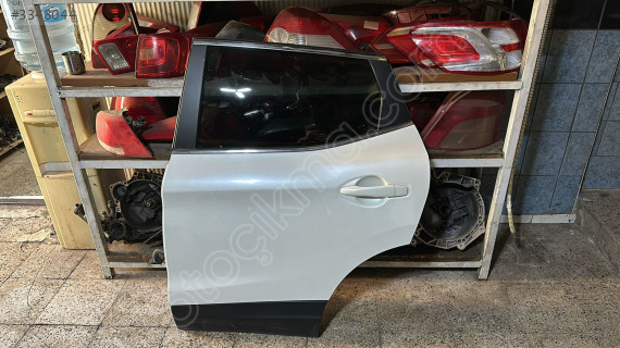 2017-2019 NİSSAN QASHQAİ SOL ARKA KAPI SEDEFLİ BEYAZ ORJ ÇIKMA