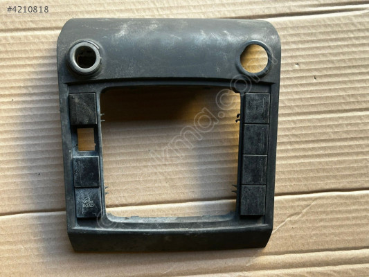 VW AMAROK 10-22 VİTES ORTA KONSOL ÇERÇEVESİ 2H0863682 2H0863681F