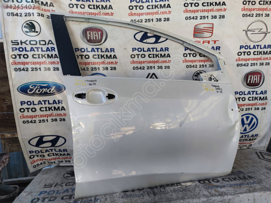 Toyota Yaris ön sağ kapı