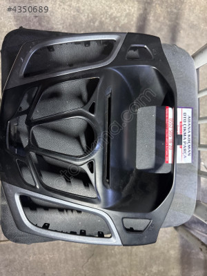 Ford Focus 3 teyp çerçevesi