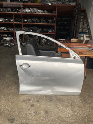 Volkswagen Jetta orijinal çıkma sağ ön kapı