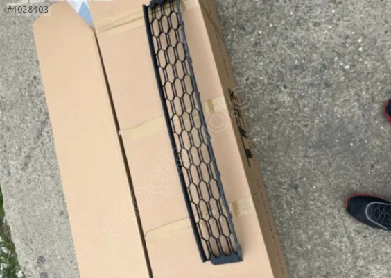 SKODA SCALA ÖN TAMPON ORTA  IZGARA 657853677