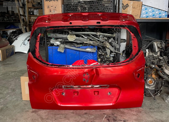 Captur. Arka bağaj kapısı