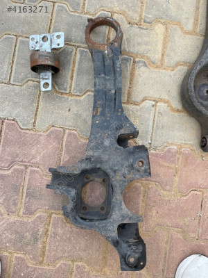 Ford mondeo sol arka aks taşıyıcı