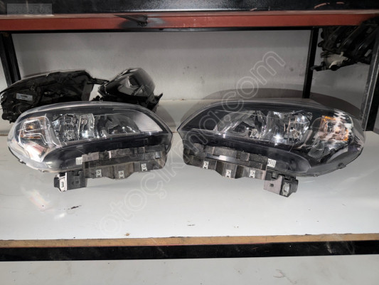 Fiat Doblo geniş aile ön far