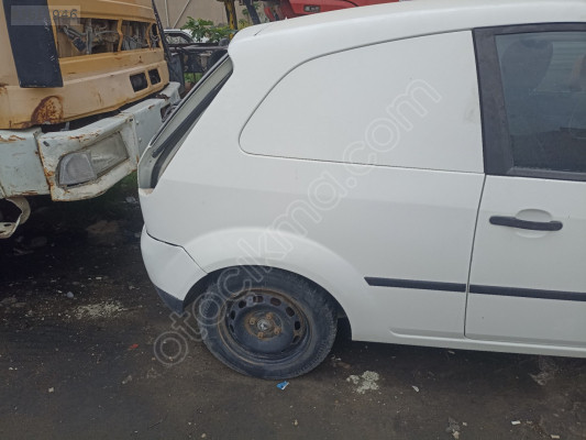 Ford Fiesta Van Sağ Arka çamurluk