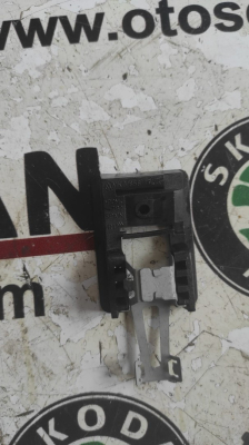 1K0858774 Golf 6 güneşlik bağlantı braketi