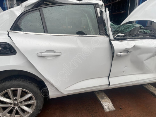 MEGANE 4 SAĞ ARKA KAPI ADBLUE 1.5 DCİ OTOMATİK