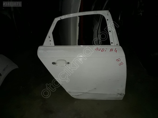 AUDİ A4 2010  SAĞ ARKA KAPI VE TÜM ÇIKMA ORİJİNAL PARÇALAR