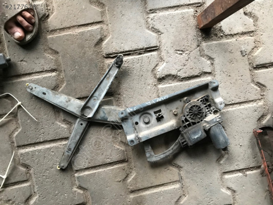 A kasa sağ cam kırgosu