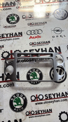 5N0858069 vw tiguan 2015 teyp çerçevesi