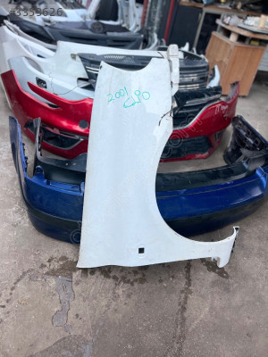 2001 Model Renault clıo ön sağ çamurluk çıkma