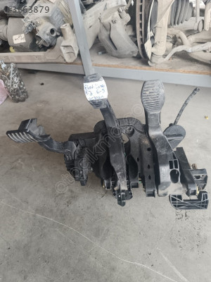 FİAT LİNEA 1.3 E5 PEDAL TAKIMI HATASIZ ORJİNAL ÇIKMA