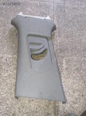 8V4867243 13-23 AUDİ A3 ORJ. ÇIKMA ORTA DİREK KAPLAMA SOL